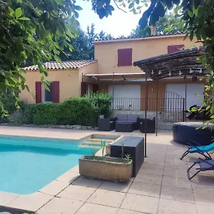 Séjour chez l'habitant Studio 25m2 Avec Piscine Et Spa, Proche Iter Et Cadarache, Valensole